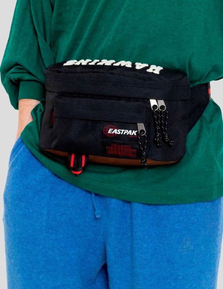 Riñonera EASTPAK dallas stranger things hawkins black